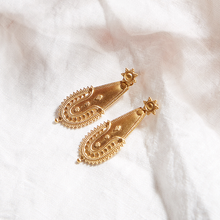 Load image into Gallery viewer, Classic Elegance Gold Earrings
